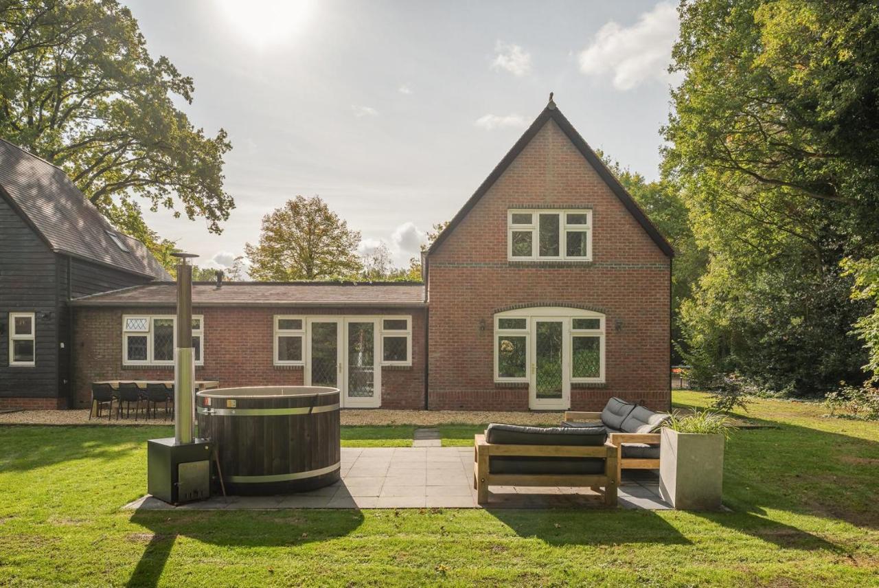 Beautiful English Villa With Hottub 쥐드볼드 외부 사진
