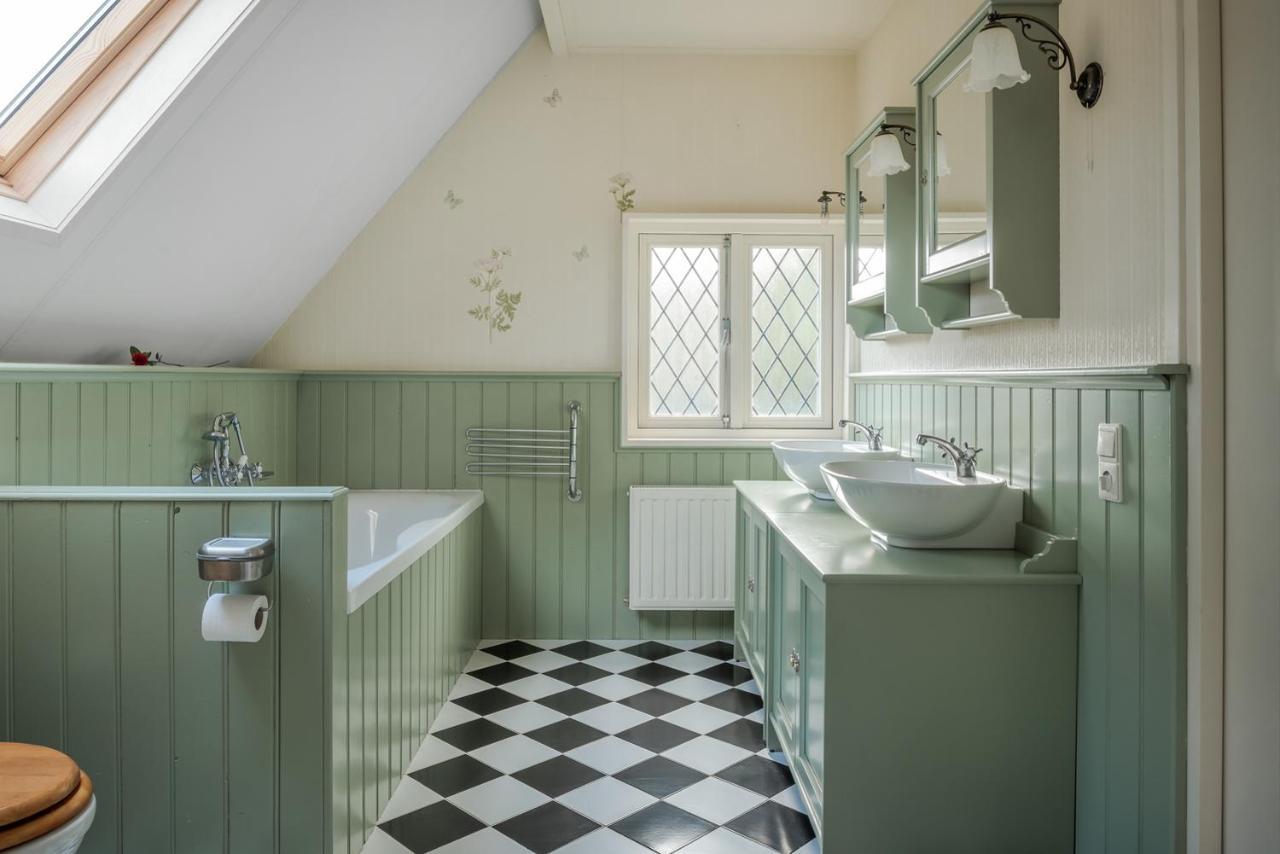 Beautiful English Villa With Hottub 쥐드볼드 외부 사진