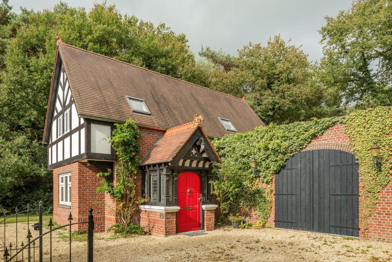 Beautiful English Villa With Hottub 쥐드볼드 외부 사진